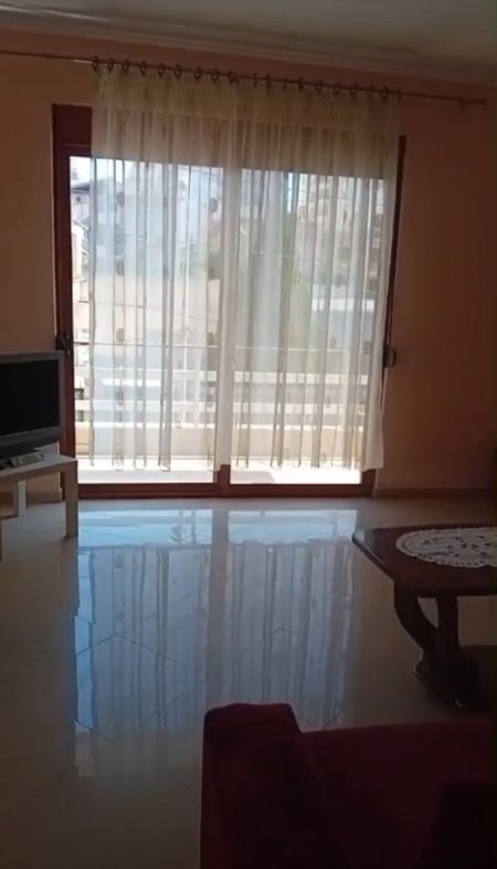 Tirane, jepet me qera apartament 3+1+Ballkon Kati 2, 100 m² 460 € (Rruga 5 Maj , prane shkolles tirana jone)