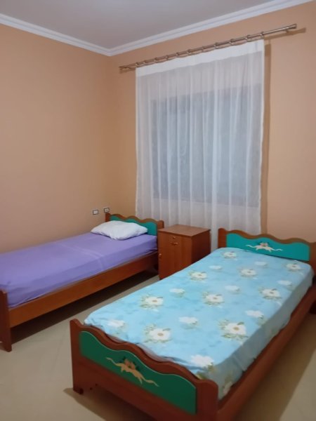 Tirane, jepet me qera apartament 3+1+Ballkon Kati 2, 100 m² 460 € (Rruga 5 Maj , prane shkolles tirana jone)