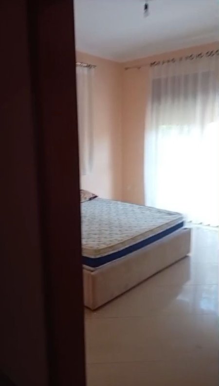 Tirane, jepet me qera apartament 3+1+Ballkon Kati 2, 100 m² 460 € (Rruga 5 Maj , prane shkolles tirana jone)