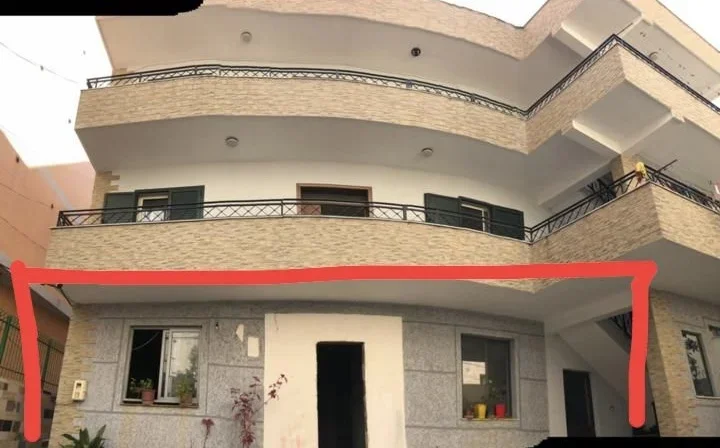 Tirane, jap me qera ambjent biznesi Kati 0, 126 m² 900 € (Te fresku, me 3 poste parkimi)