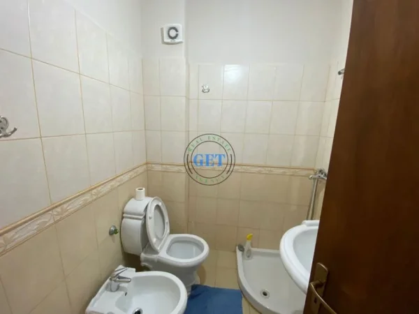 Durres, jepet me qera apartament 1+1+Ballkon Kati 4, 55 m² 230 € (Shkembi I Kavajes, Durrës)