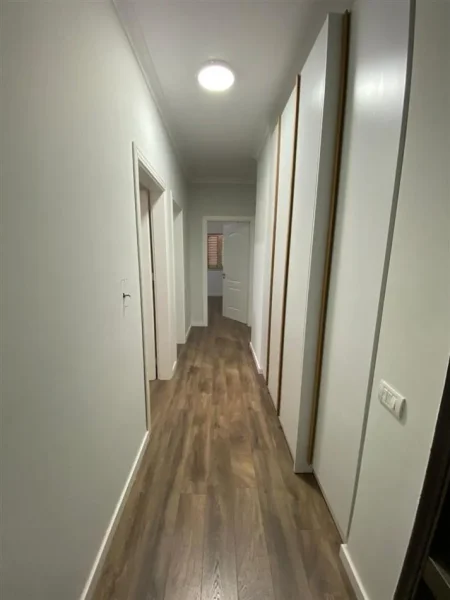 Tirane, jepet me qera apartament 2+1 Kati 6, 115 m² 670 € (Komuna e Parisit)