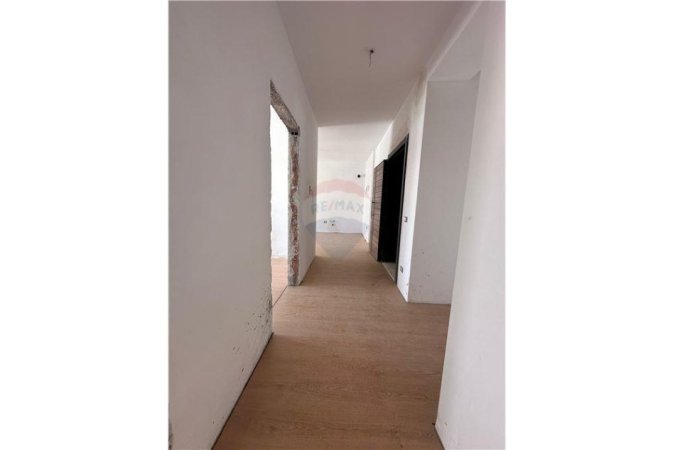 Tirane, shitet apartament 2+1 Kati 8, 85 m² 84.000 € (SHESIM APARTAMENT 2+1 TEK UNIVERS CITY!)