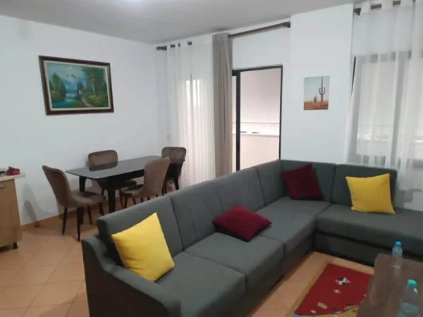 Tirane, jepet me qera apartament 2+1 Kati 8, 94 m² 650 € (21 Dhjetori)