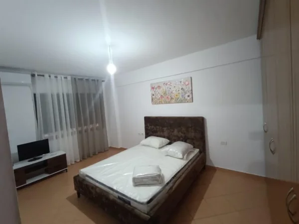 Tirane, jepet me qera apartament 2+1 Kati 8, 94 m² 650 € (21 Dhjetori)