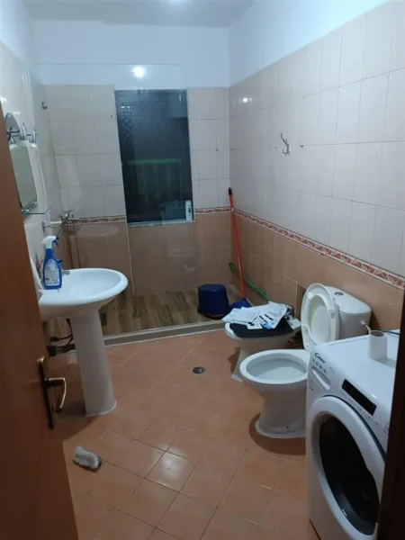 Tirane, jepet me qera apartament 2+1 Kati 8, 94 m² 650 € (21 Dhjetori)