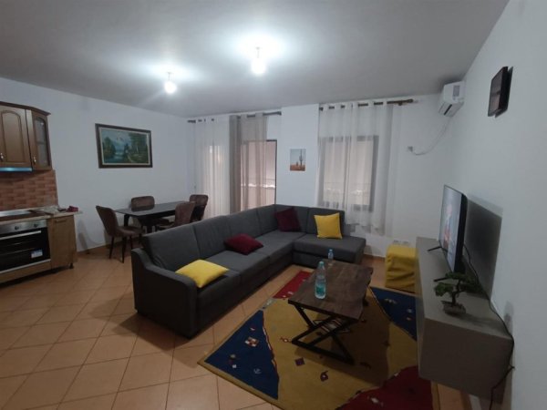 Tirane, jepet me qera apartament 2+1 Kati 8, 94 m² 650 € (21 Dhjetori)