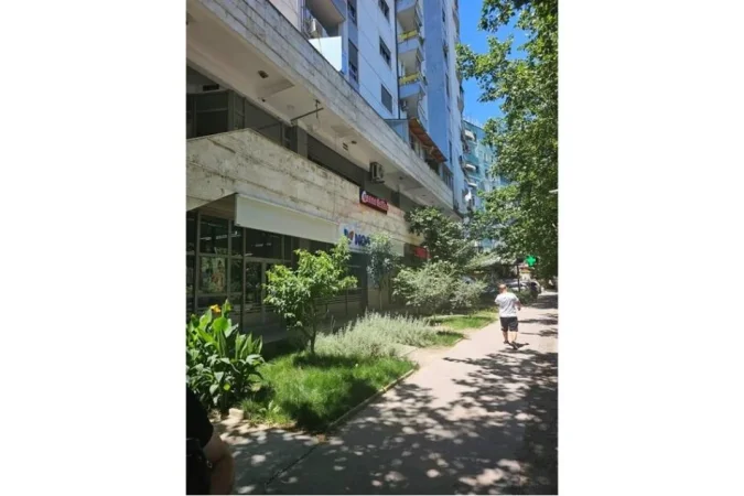 Tirane, jepet me qera ambjent biznesi Kati 1, 120 m² 800 € (JEPET AMBJENT BISNESI ME QIRA PERBALL DELIORGJIT)
