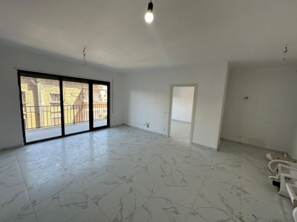 Tirane, jepet me qera zyre Kati 3, 86 m² 680 € (Myslym Shyri)