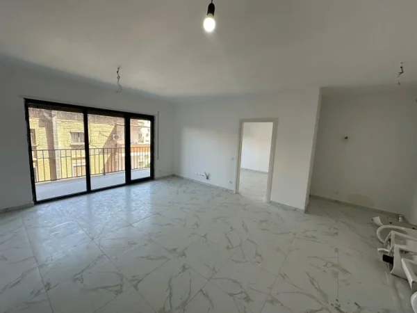 Tirane, jepet me qera zyre Kati 3, 86 m² 680 € (Myslym Shyri)