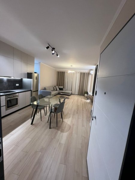 Tirane, jepet me qera apartament 1+1+Ballkon , 78 m² 600 € (Emerald Center)