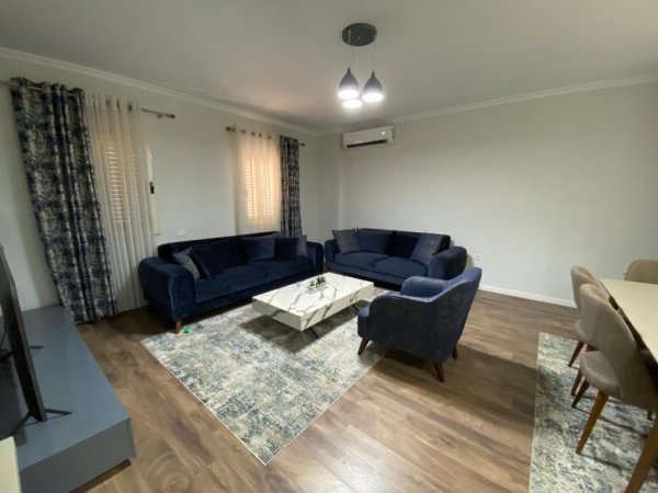 Tirane, jepet me qera apartament 2+1 Kati 5, 115 m² 670 € (Komuna e Parisit)