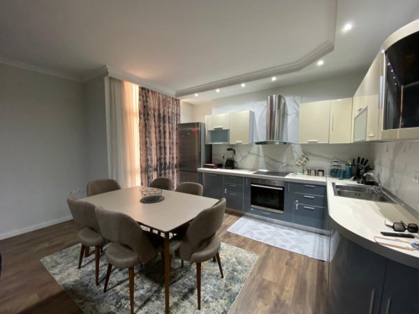 Tirane, jepet me qera apartament 2+1 Kati 5, 115 m² 670 € (Komuna e Parisit)