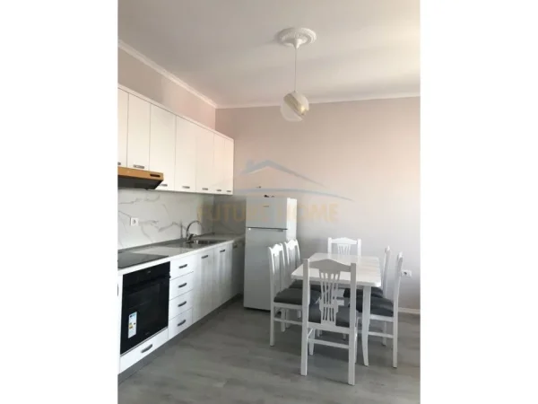 Tirane, jepet me qera apartament 2+1+Ballkon Kati 4, 86 m² 600 € (Don Bosco)