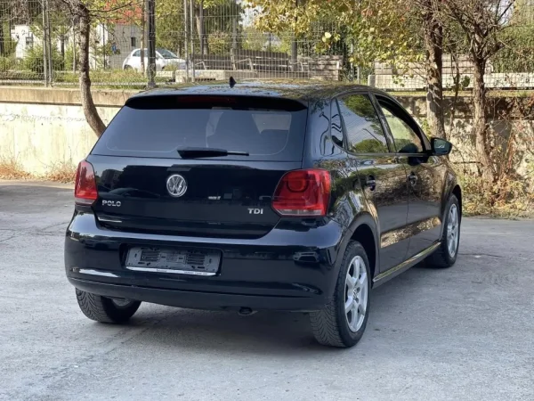 Tirane, shes makine VW POLO Nafte, blu e errët manuale Kondicioner 206.000 km 5.600 €