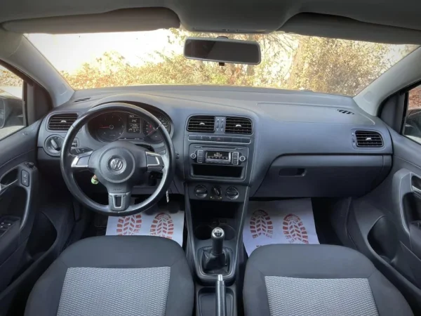 Tirane, shes makine VW POLO Nafte, blu e errët manuale Kondicioner 206.000 km 5.600 €