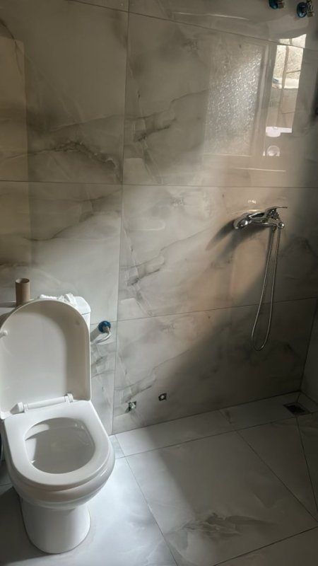 Tirane, jepet me qera garsonier Kati 1, 40 m² 450 € (RRUGA E DURRESIT)