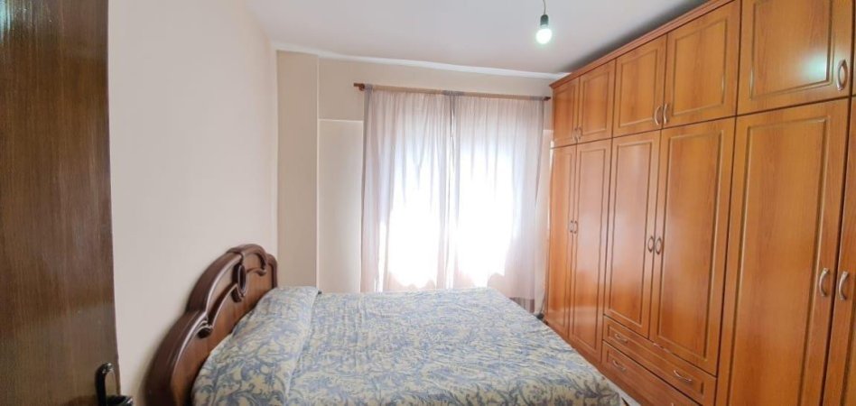 Tirane, jepet me qera apartament 2+1+Ballkon Kati 5, 80 m² 500 € (LAPRAKE)