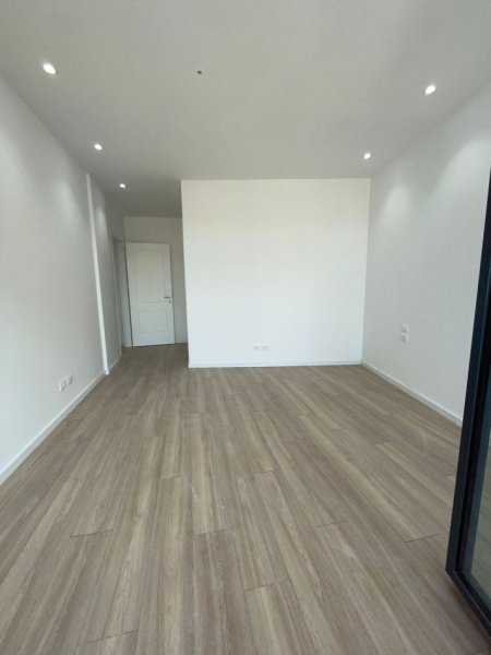 Tirane, jepet me qera apartament 2+1 Kati 9, 124 m² 1.200 € (Lake View)