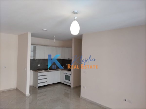 Tirane, jepet me qera apartament 2+1 Kati 3, 90 m² 550 € (Don Bosko, te kompleksi Fiori di Bosko)