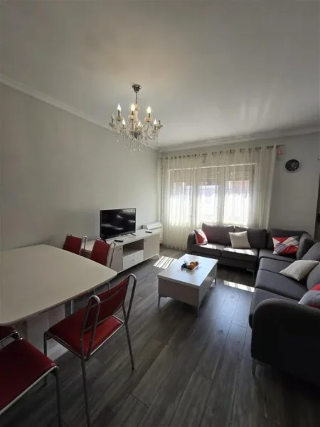 Tirane, jepet me qera apartament 3+1 Kati 7, 140 m² 1.100 € (Delijorgji)