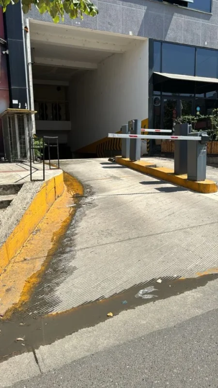 Tirane, shiten poste parkimi ,  Kati -2, 15,000Euro/posti tek Tirana Golden Park-(spitali Amerikan 3)