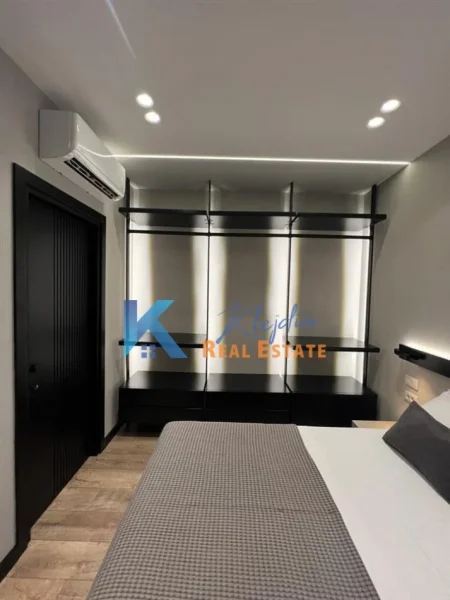 Tirane, jepet me qera apartament 2+1 Kati 4, 64 m² 1.500 € (Rruga e Barrikadave, afer shkolles Lidhja e Prizrenit)