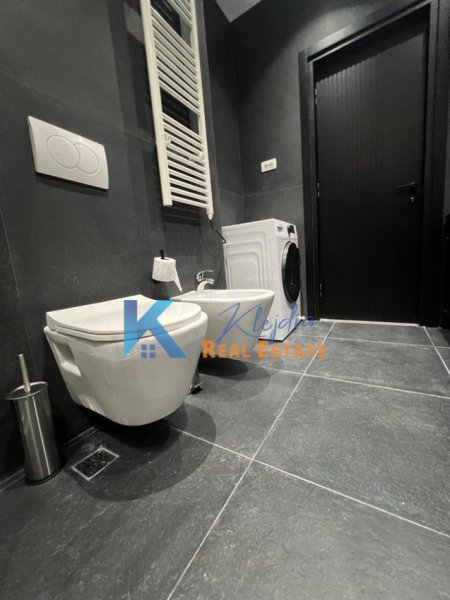 Tirane, jepet me qera apartament 2+1 Kati 4, 64 m² 1.500 € (Rruga e Barrikadave, afer shkolles Lidhja e Prizrenit)
