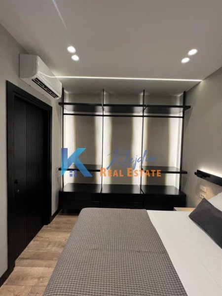 Tirane, jepet me qera apartament 2+1 Kati 4, 64 m² 1.500 € (Rruga e Barrikadave, afer shkolles Lidhja e Prizrenit)