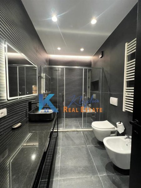 Tirane, jepet me qera apartament 2+1 Kati 4, 64 m² 1.500 € (Rruga e Barrikadave, afer shkolles Lidhja e Prizrenit)