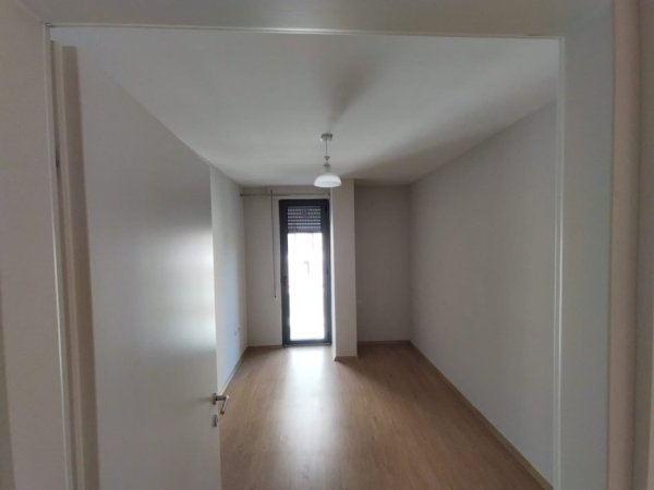 Tirane, jepet me qera apartament 2+1+Ballkon Kati 3, 75 m² 550 € (DON BOSKO)