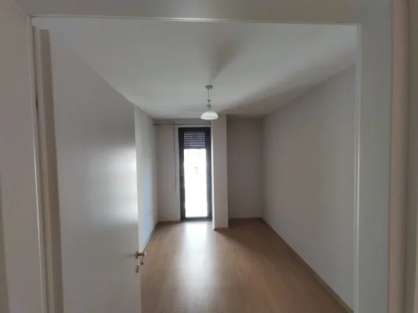 Tirane, jepet me qera apartament 2+1+Ballkon Kati 3, 75 m² 550 € (DON BOSKO)