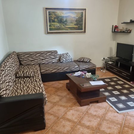 Tirane, jepet me qera apartament 1+1+Ballkon Kati 4, 69 m² 400 € (KOMUNA E PARISIT)