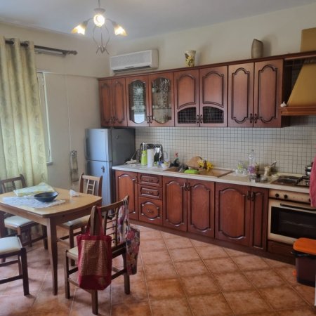 Tirane, jepet me qera apartament 1+1+Ballkon Kati 4, 69 m² 400 € (KOMUNA E PARISIT)