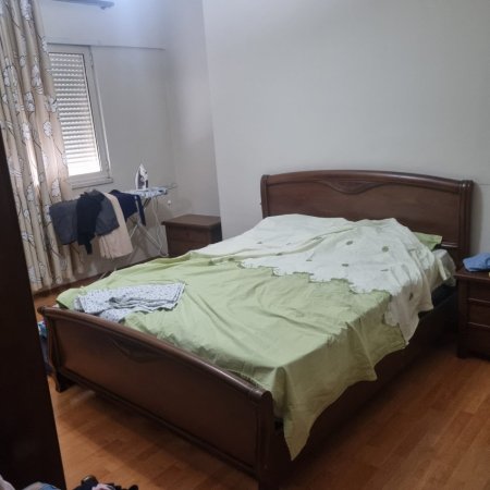 Tirane, jepet me qera apartament 1+1+Ballkon Kati 4, 69 m² 400 € (KOMUNA E PARISIT)
