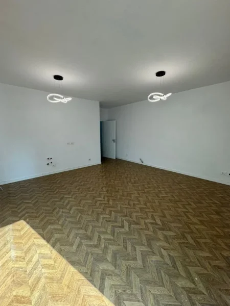 Tirane, shes apartament 2+1+Ballkon Kati 3, 100 m² 180.000 € (KODRA E DIELLIT)