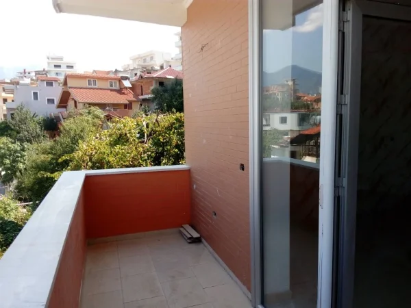 Tirane, Super Okazion! Shitet Ndërtes me 3-kate banim, ideale për 2-familje punime & materiale mjaft cilësore, sip.ndërtuar 420m², Cmim 1200 €/m², në rr.Fuat Toptani / Ejup Kastrati, mbi Vilat Gjermane Tirane