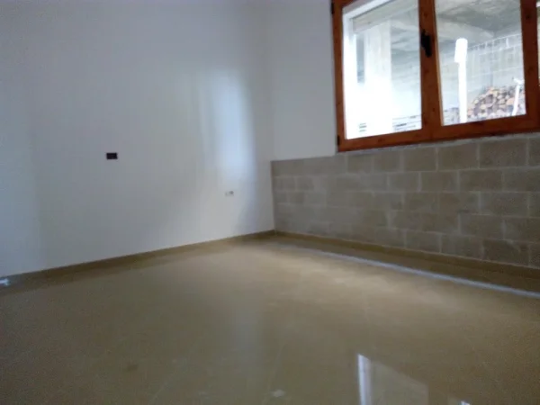 Tirane, Super Okazion! Shitet Ndërtes me 3-kate banim, ideale për 2-familje punime & materiale mjaft cilësore, sip.ndërtuar 420m², Cmim 1200 €/m², në rr.Fuat Toptani / Ejup Kastrati, mbi Vilat Gjermane Tirane