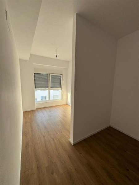 Tirane, jepet me qera apartament 2+1 Kati 7, 85 m² 350 € (Ali Demi)