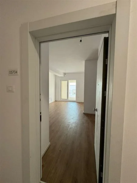 Tirane, jepet me qera apartament 2+1 Kati 7, 85 m² 350 € (Ali Demi)