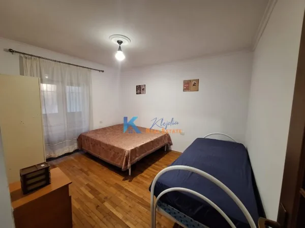 Tirane, jepet me qera apartament 2+1 Kati 2, 74 m² (Rruga Mine Peza, afer Hotel Kruja)