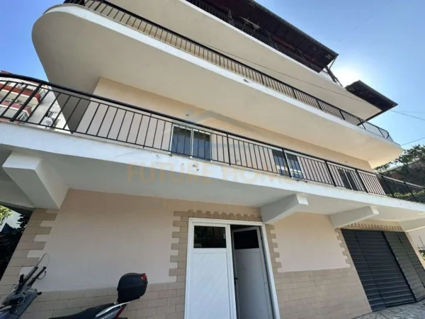 Tirane, jepet me qera apartament 3+1 Kati 2, 180 m² 450 € (UNAZA E RE)