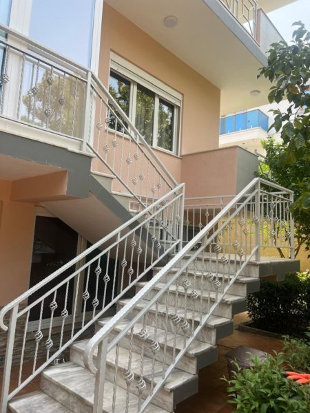 Tirane, jepet me qera Vile 3 Katshe , 375 m² 2.400 € (Sauk)
