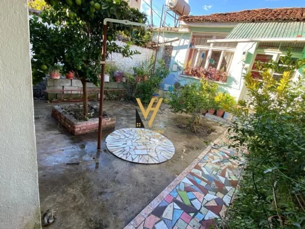 Elbasan, shitet shtepi 3+1+Ballkon Kati 0, 232 m² 95.000 € (ELBASAN)