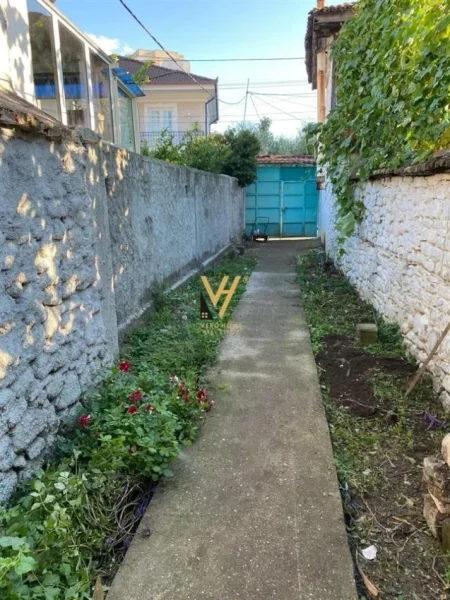 Elbasan, shitet shtepi 3+1+Ballkon Kati 0, 232 m² 95.000 € (ELBASAN)