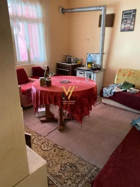 Elbasan, shitet shtepi 3+1+Ballkon Kati 0, 232 m² 95.000 € (ELBASAN)