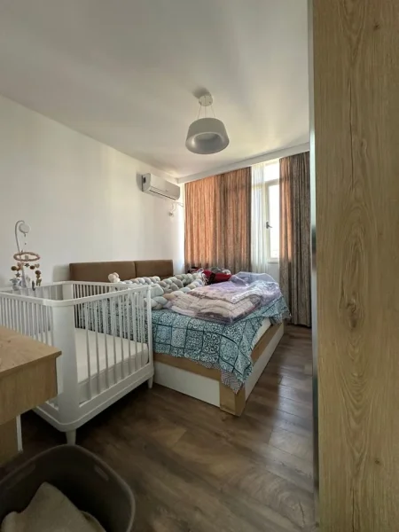 Tirane, jepet me qera apartament 2+1+Ballkon Kati 7, 110 m² 700 € (Komuna e Parisit)