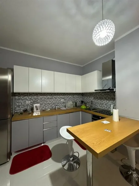 Tirane, jepet me qera apartament 2+1 Kati 8, 85 m² 500 € (Astir)