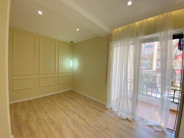 Tirane, shes 1+1+Ballkon Kati 2, 55 m² 125.000 € (Kodra e Diellit)