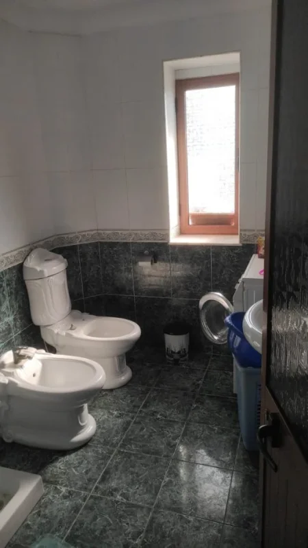Shqiperi, jepet me qera apartament 2+1+Ballkon Kati 2, 90 m² 450 € (RRUGA E DIBRES)
